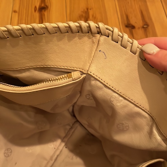 Tory Burch Beige Quilted Leather Marion Tote - Picture 15 of 16